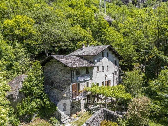 Locale Commerciale in vendita a Comunità montana della Valchiavenna, San Giacomo Filippo