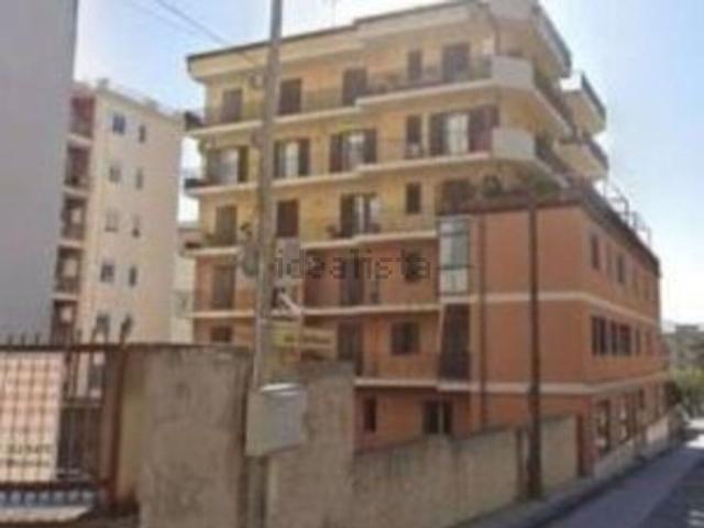 Locale Commerciale in vendita a II Circoscrizione, Messina