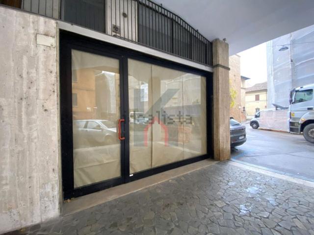Locale Commerciale in vendita a Unione di Comuni della Romagna Forlivese, Quattro