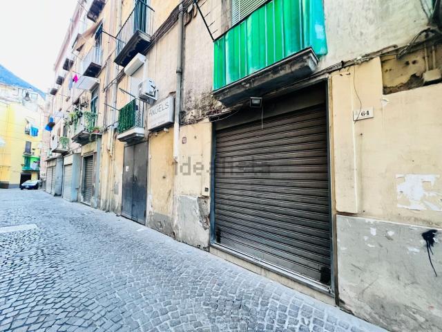Locale Commerciale in vendita a Caporivo, Castellammare Di Stabia