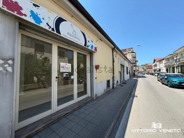 Locale Commerciale in vendita a Agropoli, Campania