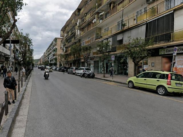 Locale Commerciale in vendita a Camaldoli, Campania