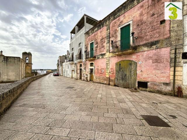 Locale Commerciale in vendita a Puglia, Lecce