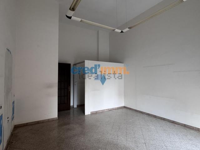 Locale Commerciale in vendita a Puglia, Barletta-andria-trani
