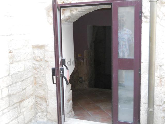 Locale Commerciale in vendita a Puglia, Bari