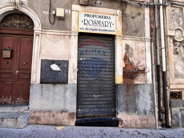 Locale Commerciale in vendita a San Giovanni Galermo-Trappeto-Cibali, Catania
