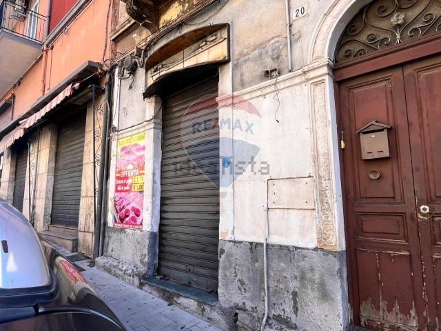 Locale Commerciale in vendita a San Giovanni Galermo-Trappeto-Cibali, Catania