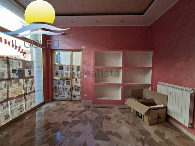 Locale Commerciale in vendita a Diano Calderina, Diano Marina
