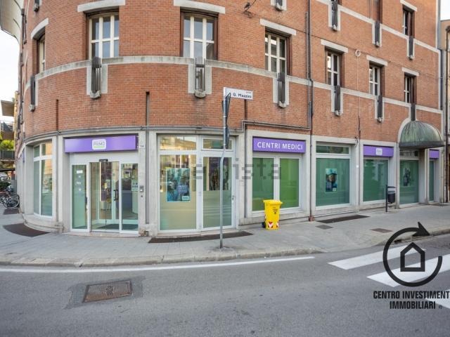 Locale Commerciale in vendita a Unione di Comuni della Romagna Forlivese, Quattro