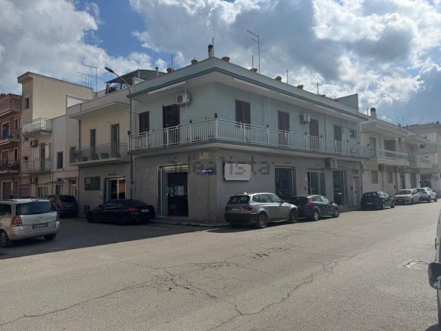 Locale Commerciale in vendita a Puglia, Taranto