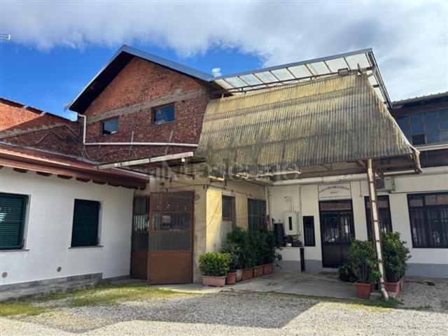 Locale Commerciale in vendita a Busto Arsizio, Lombardia