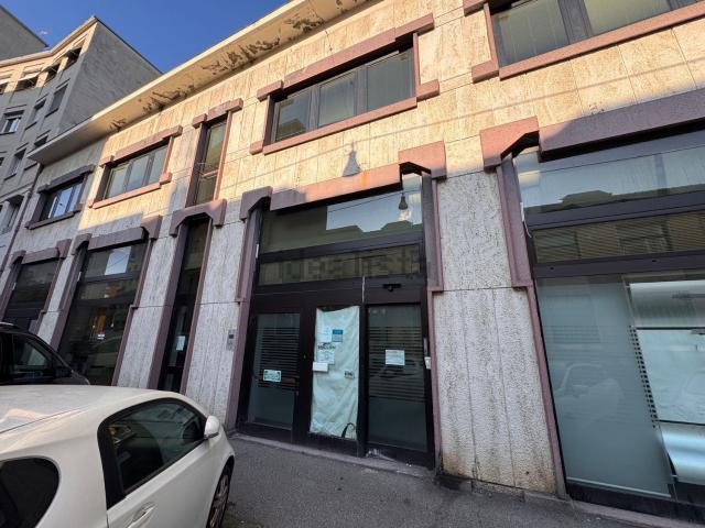 Locale Commerciale in vendita a Centro, Piemonte