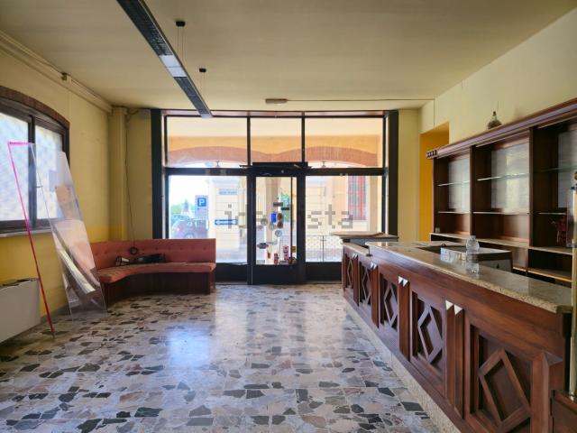 Locale Commerciale in vendita a Piemonte, Alessandria