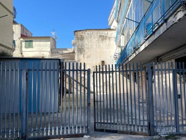 Locale Commerciale in vendita a Municipalità 7, Miano