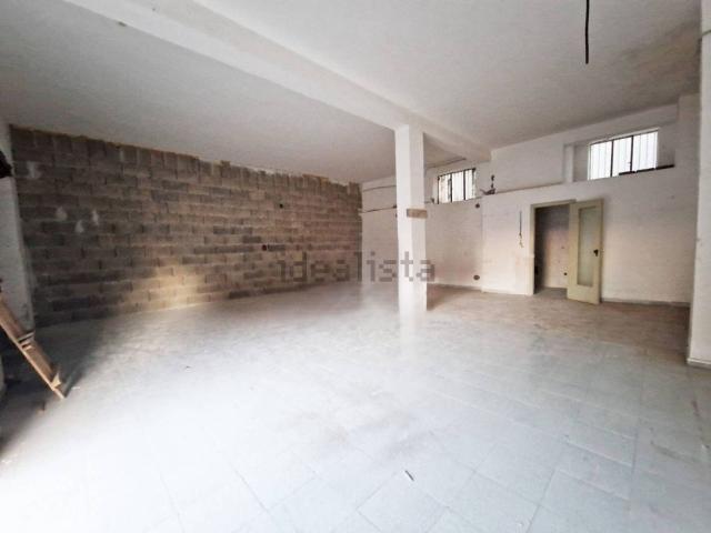 Locale Commerciale in vendita a Le Case, Quarto