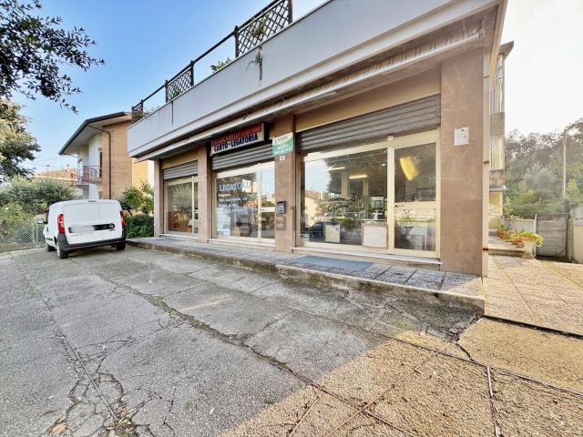 Locale Commerciale in vendita a Morciano di Romagna, Rimini