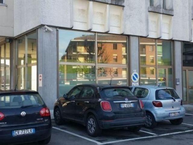 Locale Commerciale in vendita a Centro Storico, Modena