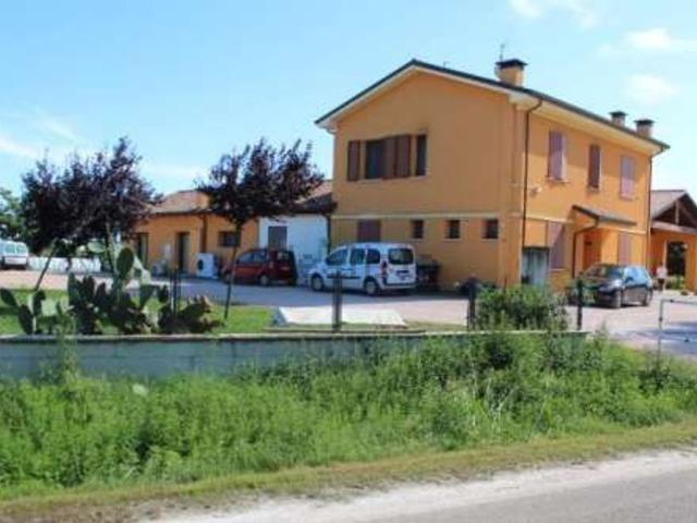 Locale Commerciale in vendita a Unione dei comuni Valle del Savio, Cesenà