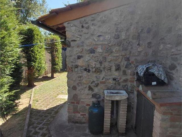 Locale Commerciale in vendita a Luco, Poggibonsi