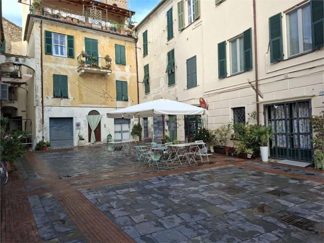 Locale Commerciale in vendita a Albenga, Liguria