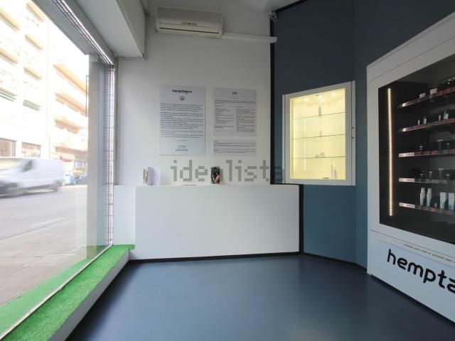 Locale Commerciale in vendita a Borgo Grazzano, Reana Del Roiale