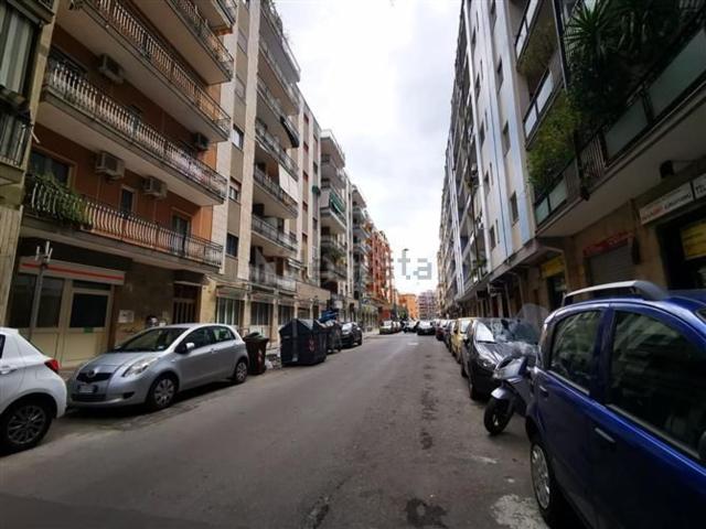 Locale Commerciale in vendita a Municipio 2, Puglia