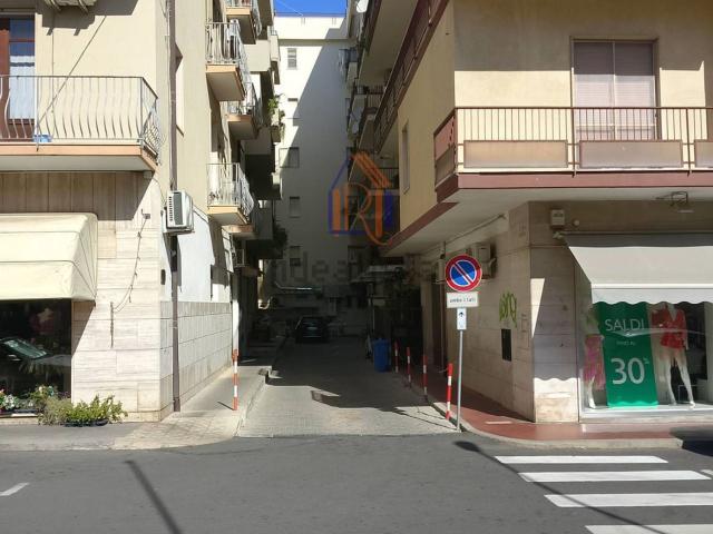 Locale Commerciale in vendita a Calabria, Catanzaro