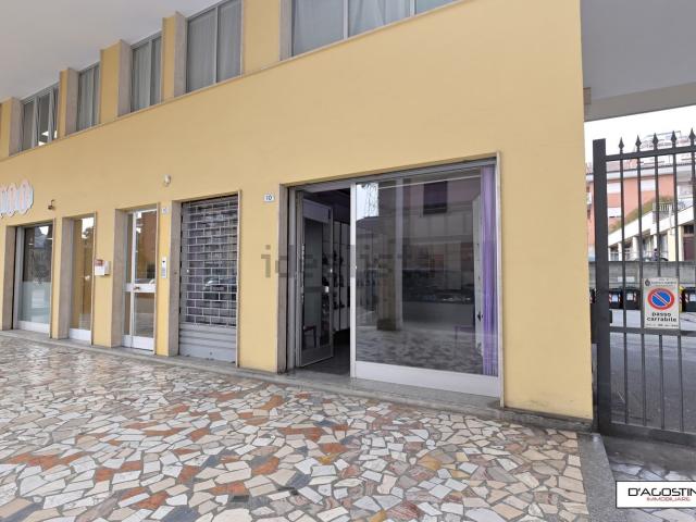 Locale Commerciale in vendita a Piemonte, Torino