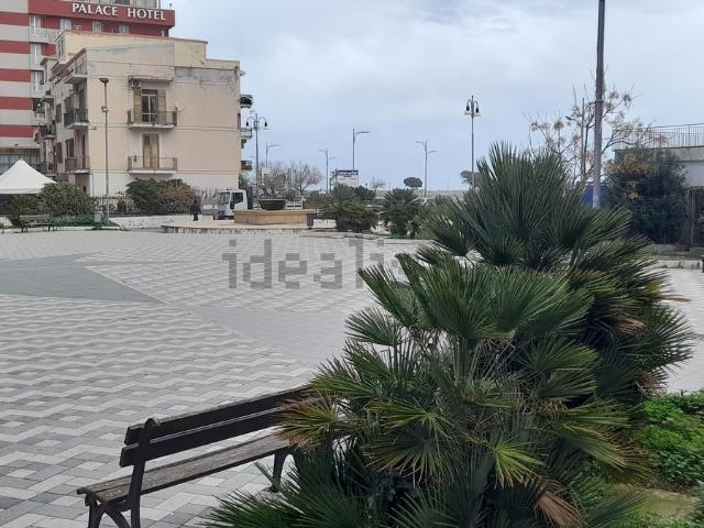 Locale Commerciale in vendita a Calabria, Catanzaro