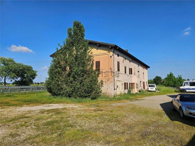 Locale Commerciale in vendita a Unione delle Terre d'Argine, Carpi