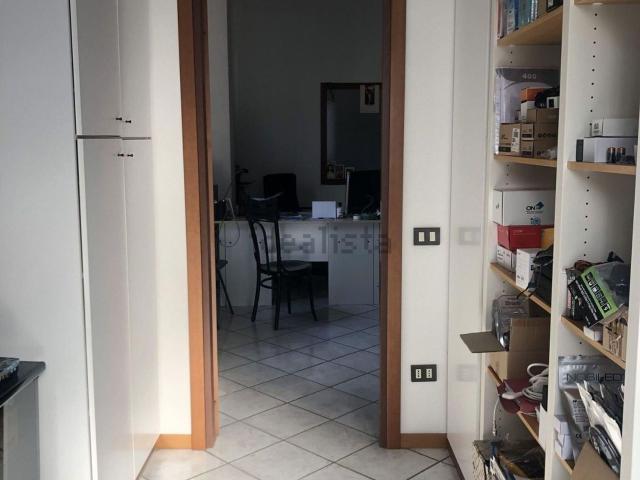 Locale Commerciale in vendita a Marche, Pesaro E Urbino