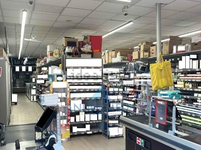 Locale Commerciale in vendita a Municipalità 6, Cercola
