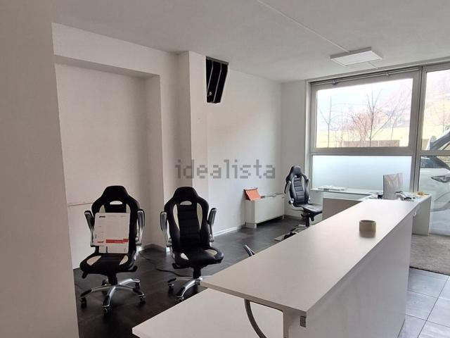 Locale Commerciale in vendita a Oltrisarco-Aslago - Oberau-Haslach, Bolzano - Bozen