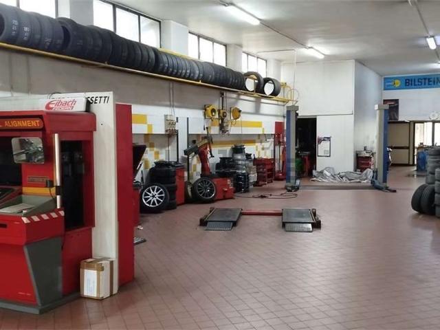 Locale Commerciale in vendita a Palombare, Marche