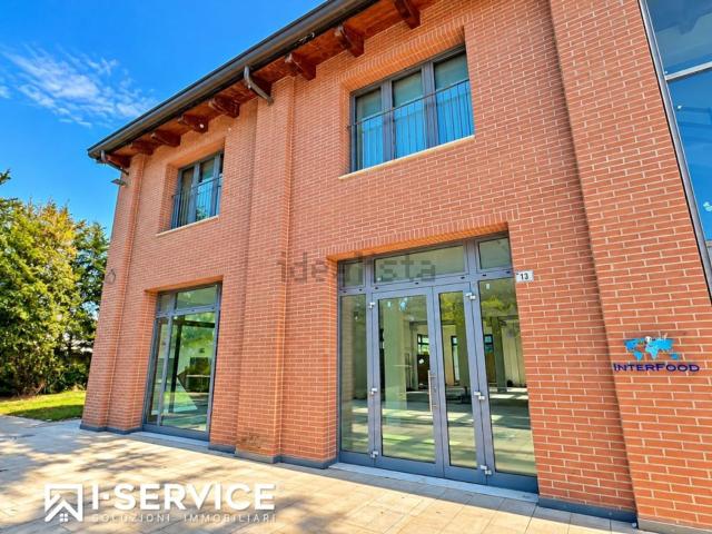 Locale Commerciale in vendita a Savignano sul Rubicone, Forlì-Cesena