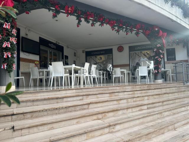 Locale Commerciale in vendita a Puglia, Bari