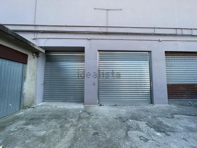 Locale Commerciale in vendita a Bellizzi, Campania