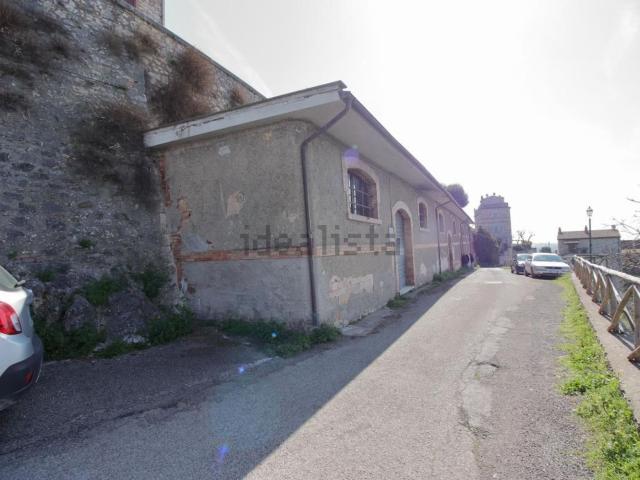 Locale Commerciale in vendita a Collesecco, Lugnano in Teverina