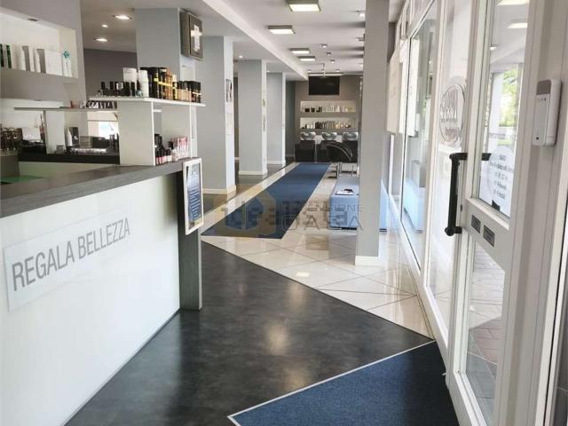Locale Commerciale in vendita a Botticino Sera, Botticino