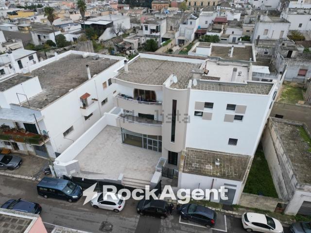 Locale Commerciale in vendita a Puglia, Lecce