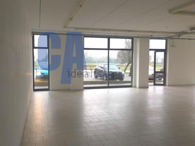 Locale Commerciale in vendita a Cascina Pariana, Pessano Con Bornago