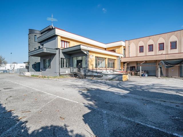 Locale Commerciale in vendita a Molinetto, Mazzano
