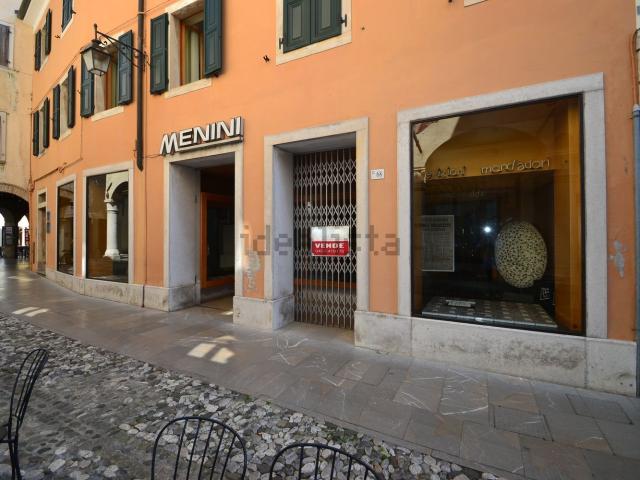 Locale Commerciale in vendita a Spilimbergo, Friuli-Venezia Giulia