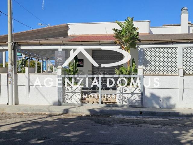 Locale Commerciale in vendita a Marina di Mancaversa, Puglia