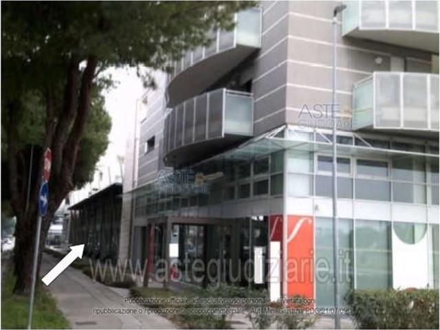 Locale Commerciale in vendita a San Lorenzo in Strada, Riccione