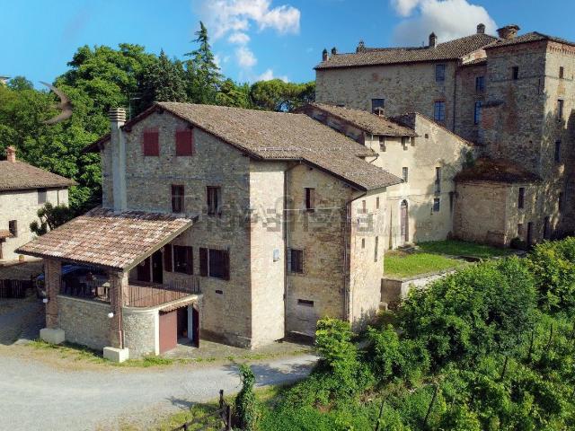 Locale Commerciale in vendita a Scipione Castello, Salsomaggiore Terme