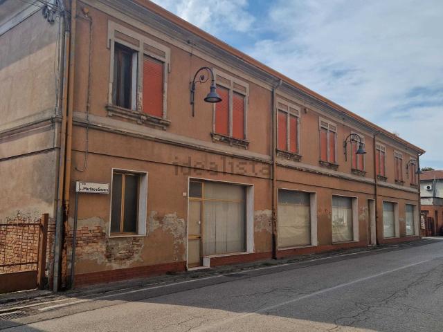 Locale Commerciale in vendita a Crespino, Veneto