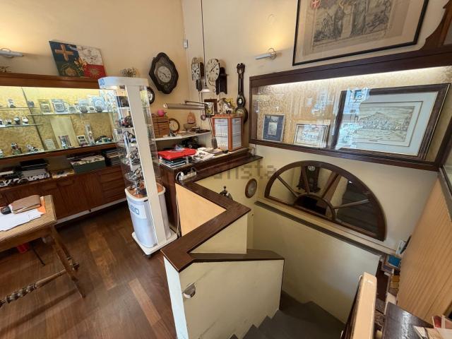 Locale Commerciale in vendita a Quartiere 4, Firenze