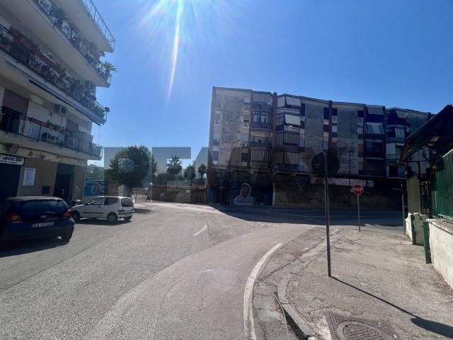 Locale Commerciale in vendita a Municipalità 7, Miano