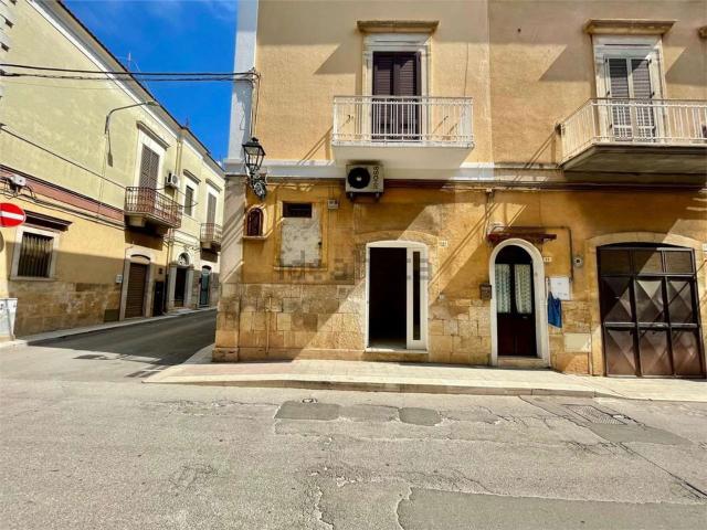 Locale Commerciale in vendita a Puglia, Bari